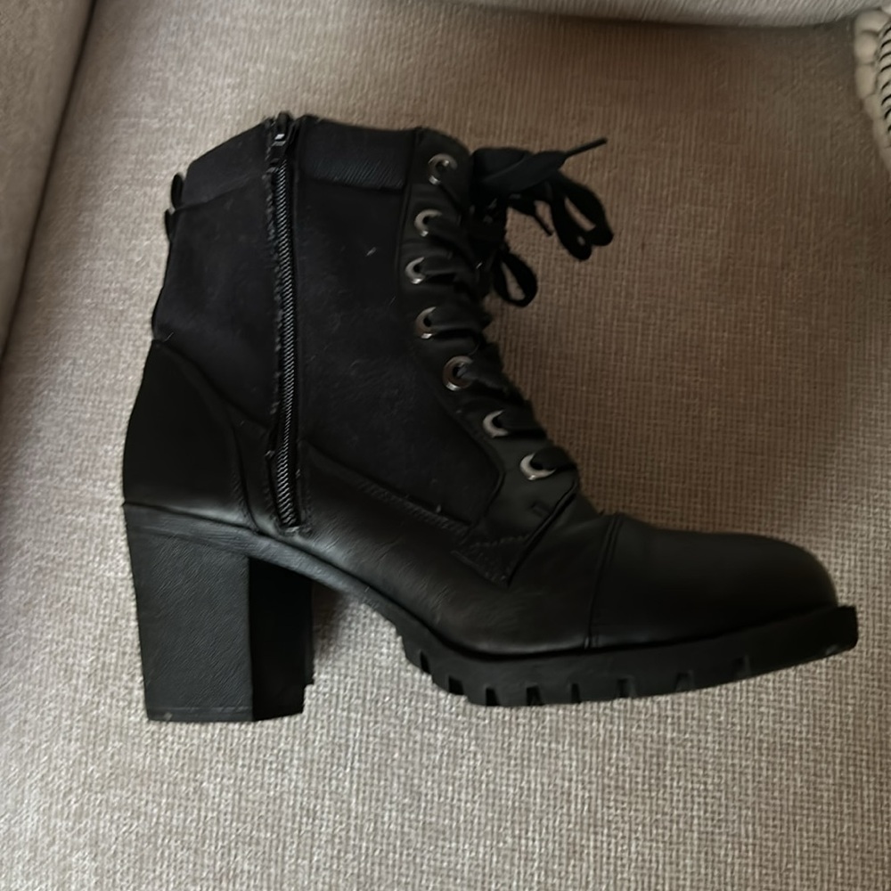 XOXO Stylish Black Women's Ankle Boots - Picture 6 of 7